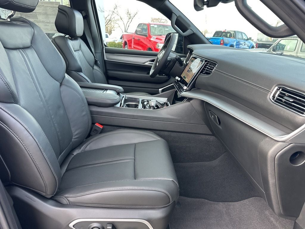 2026 Jeep Grand Wagoneer L 4x4