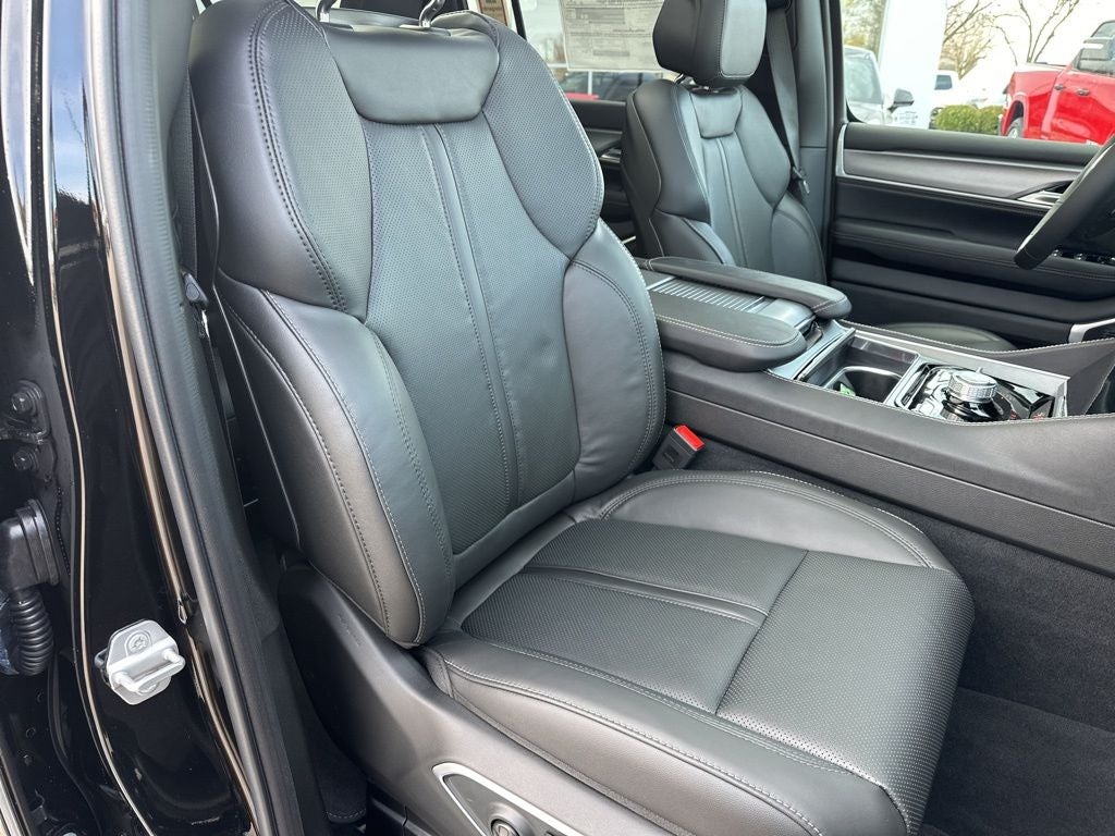 2026 Jeep Grand Wagoneer L 4x4