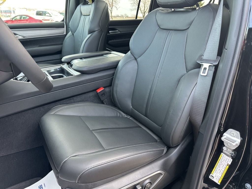 2026 Jeep Grand Wagoneer L 4x4