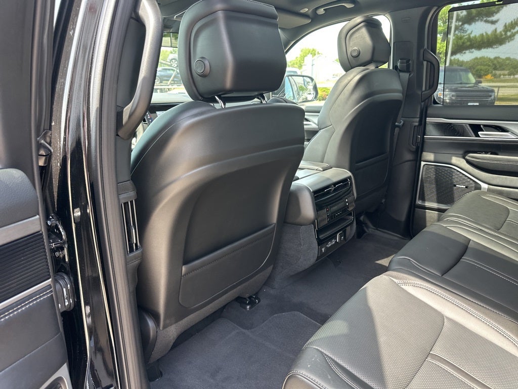 2025 Jeep Wagoneer L Base