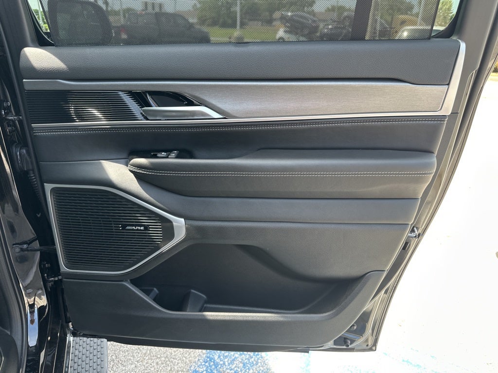 2025 Jeep Wagoneer L Base