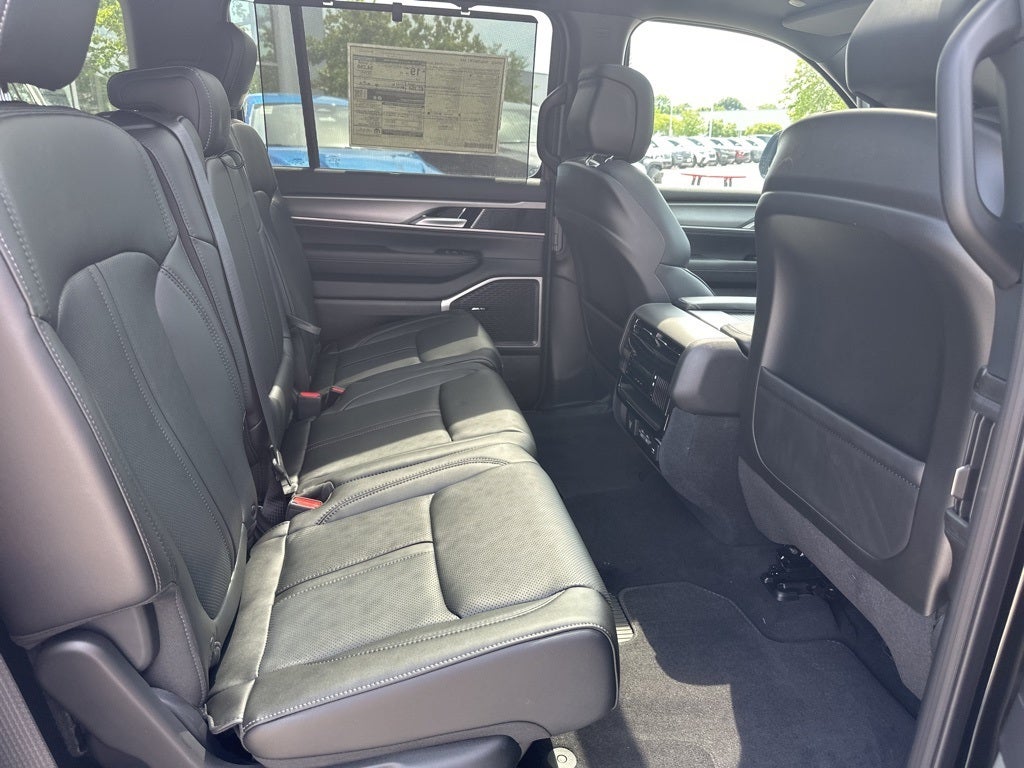 2025 Jeep Wagoneer L Base