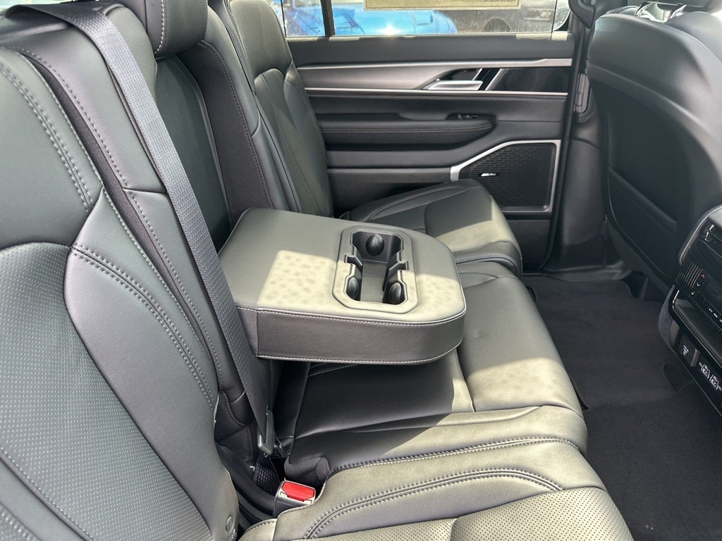 2025 Jeep Wagoneer L Base