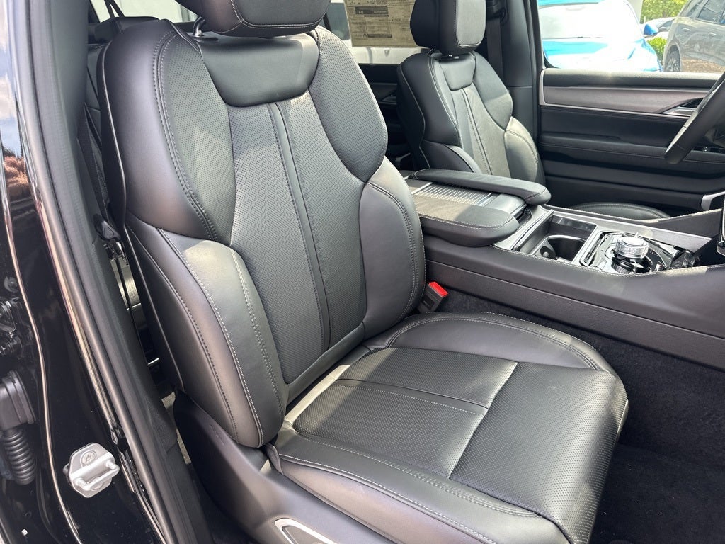 2025 Jeep Wagoneer L Base