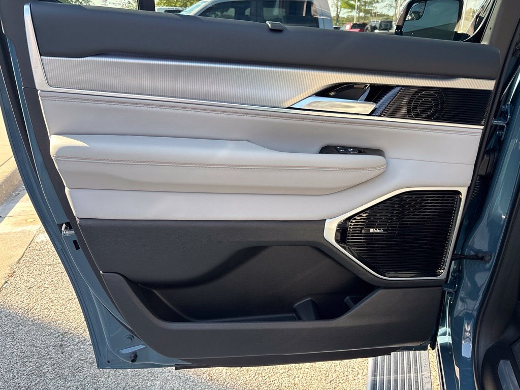 2027 Jeep Grand Wagoneer L Overland