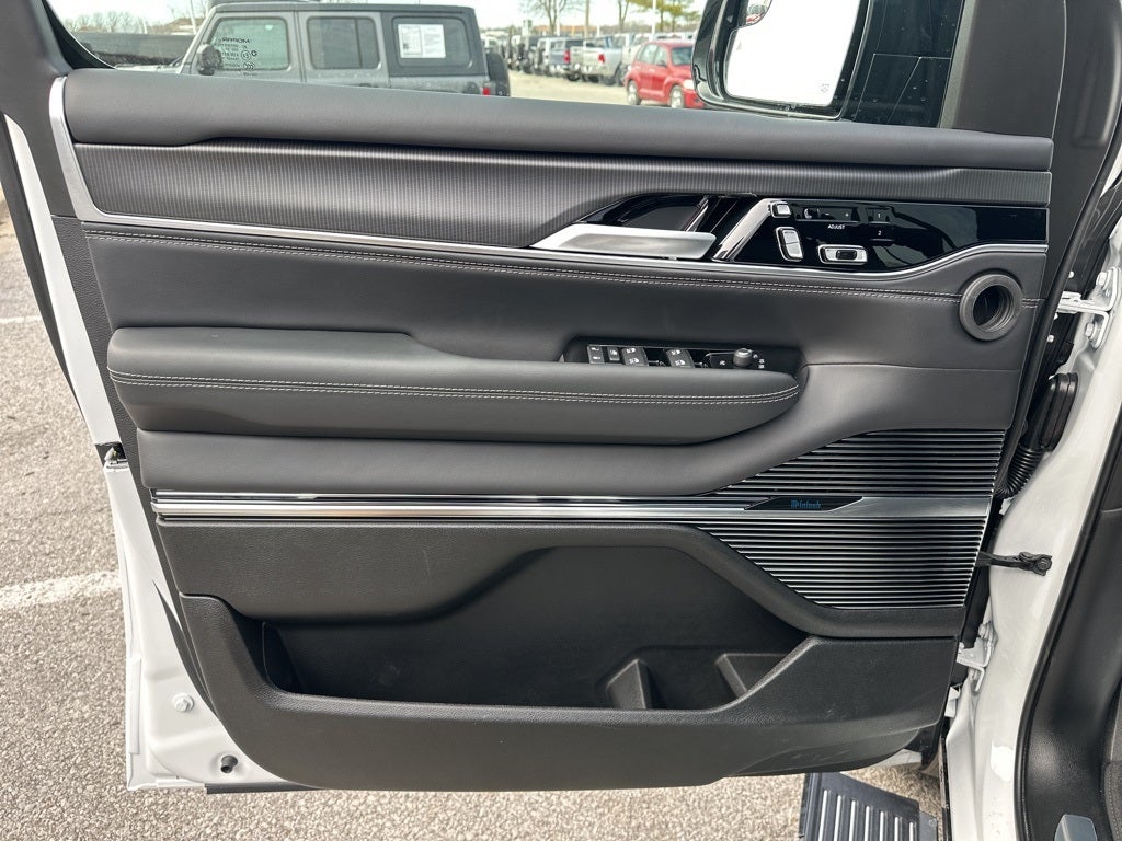 2026 Jeep Grand Wagoneer L Summit Obsidian