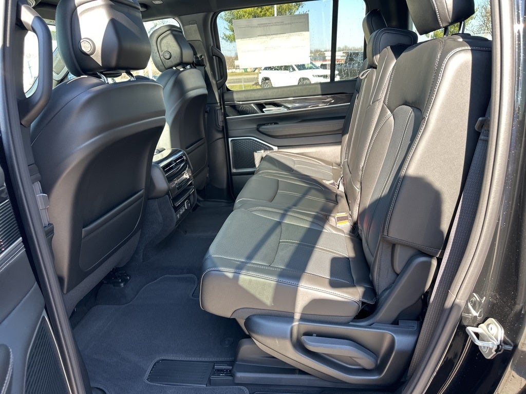 2024 Jeep Wagoneer Base