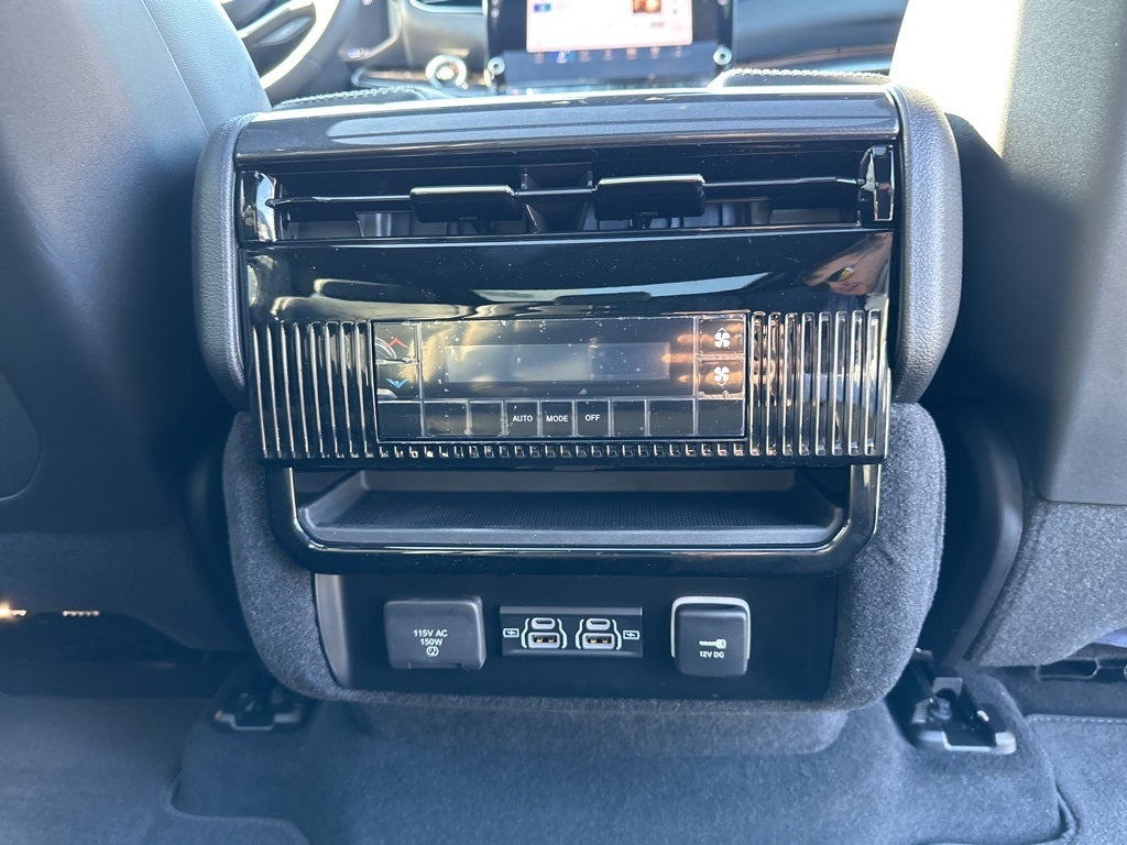 2024 Jeep Wagoneer Base