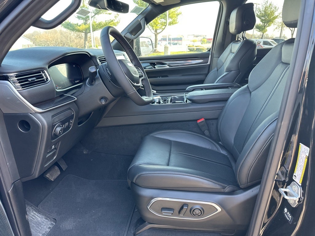 2024 Jeep Wagoneer Base