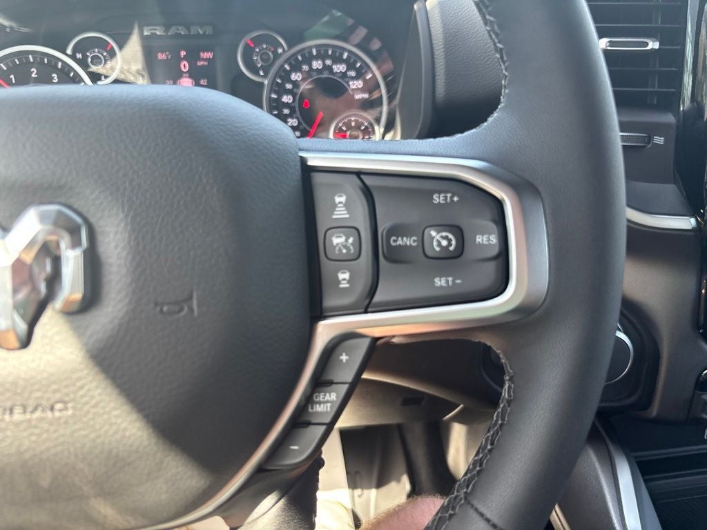 2027 RAM Ram 1500 RAM 1500 BIG HORN CREW CAB 4X4 5'7' BOX