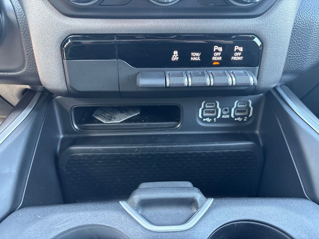 2020 RAM 1500 Big Horn Crew Cab 4x4 5'7' Box