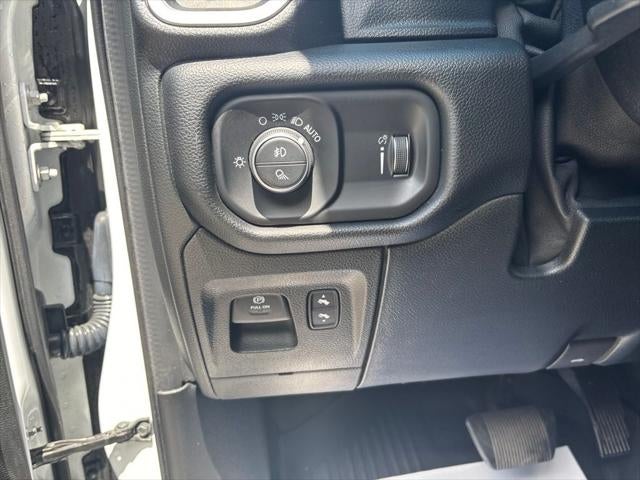 2020 RAM 1500 Big Horn Crew Cab 4x4 5'7' Box