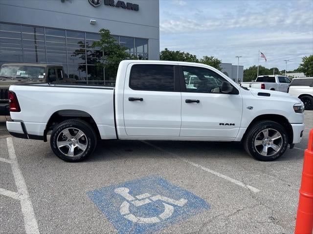 2026 RAM Ram 1500 RAM 1500 EXPRESS CREW CAB 4X4 5'7' BOX