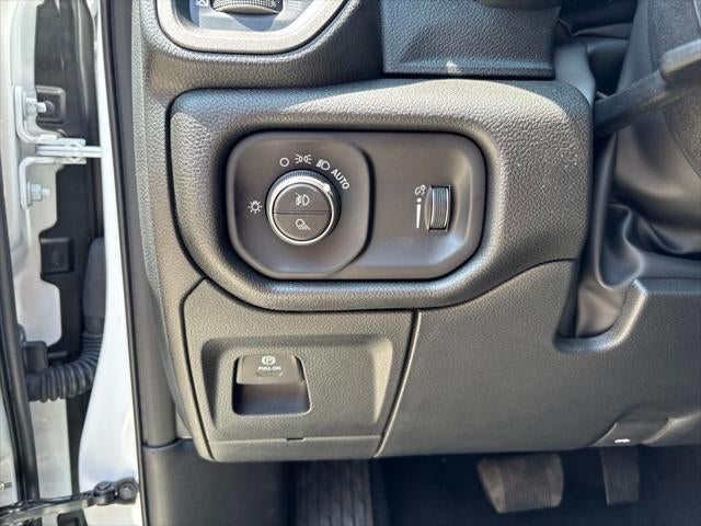 2026 RAM 1500 RAM 1500 EXPRESS CREW CAB 4X4 5'7' BOX