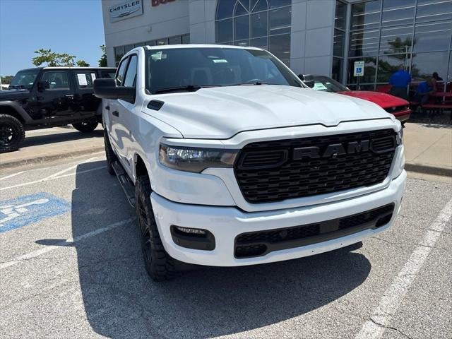 2026 RAM Ram 1500 RAM 1500 EXPRESS CREW CAB 4X4 5'7' BOX