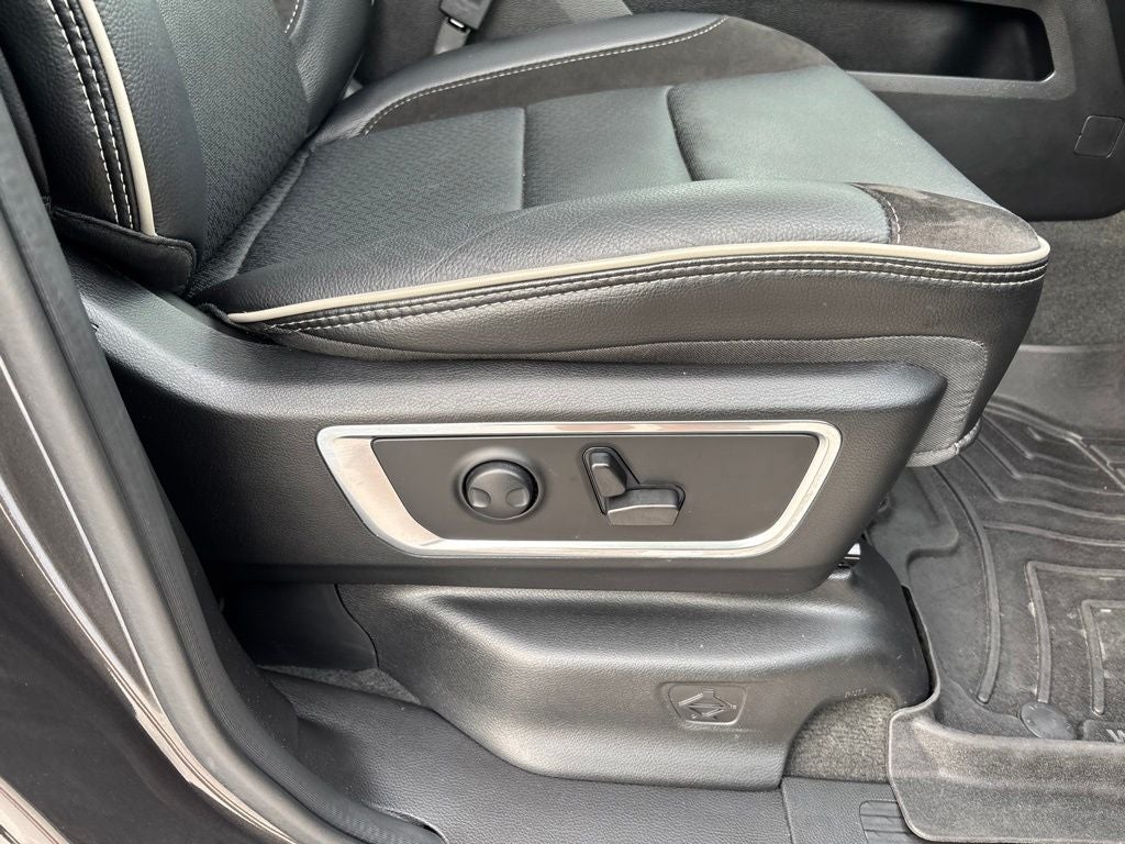 2024 RAM 1500 Laramie Crew Cab 4x4 5'7' Box