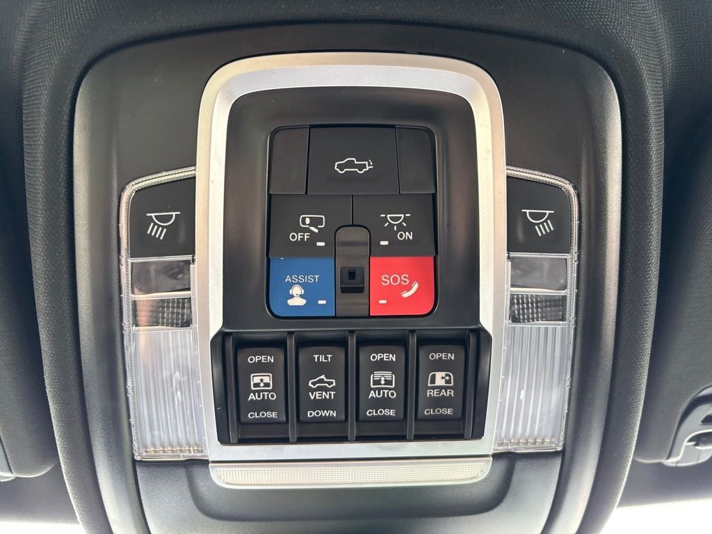 2024 RAM 1500 Laramie Crew Cab 4x4 5'7' Box