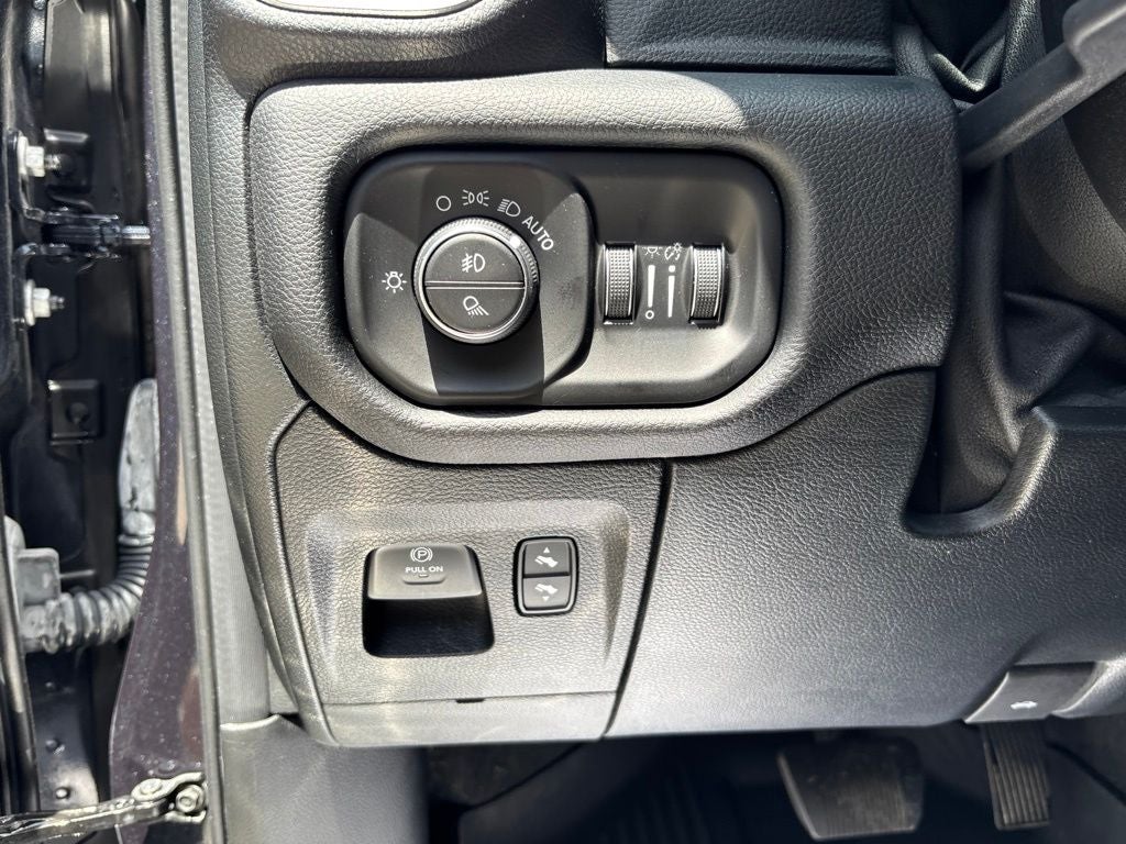 2021 RAM 1500 Laramie Crew Cab 4x4 5'7' Box