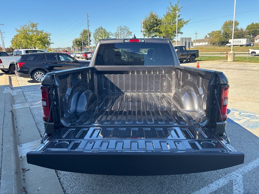 2027 RAM Ram 1500 RAM 1500 TRADESMAN CREW CAB 4X4 6'4' BOX