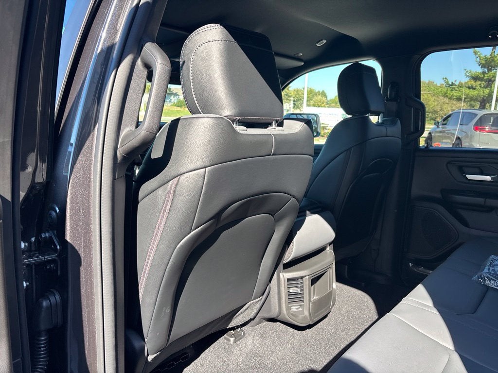 2027 RAM Ram 1500 RAM 1500 TRADESMAN CREW CAB 4X4 6'4' BOX