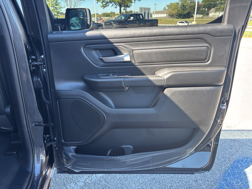 2027 RAM Ram 1500 RAM 1500 TRADESMAN CREW CAB 4X4 6'4' BOX