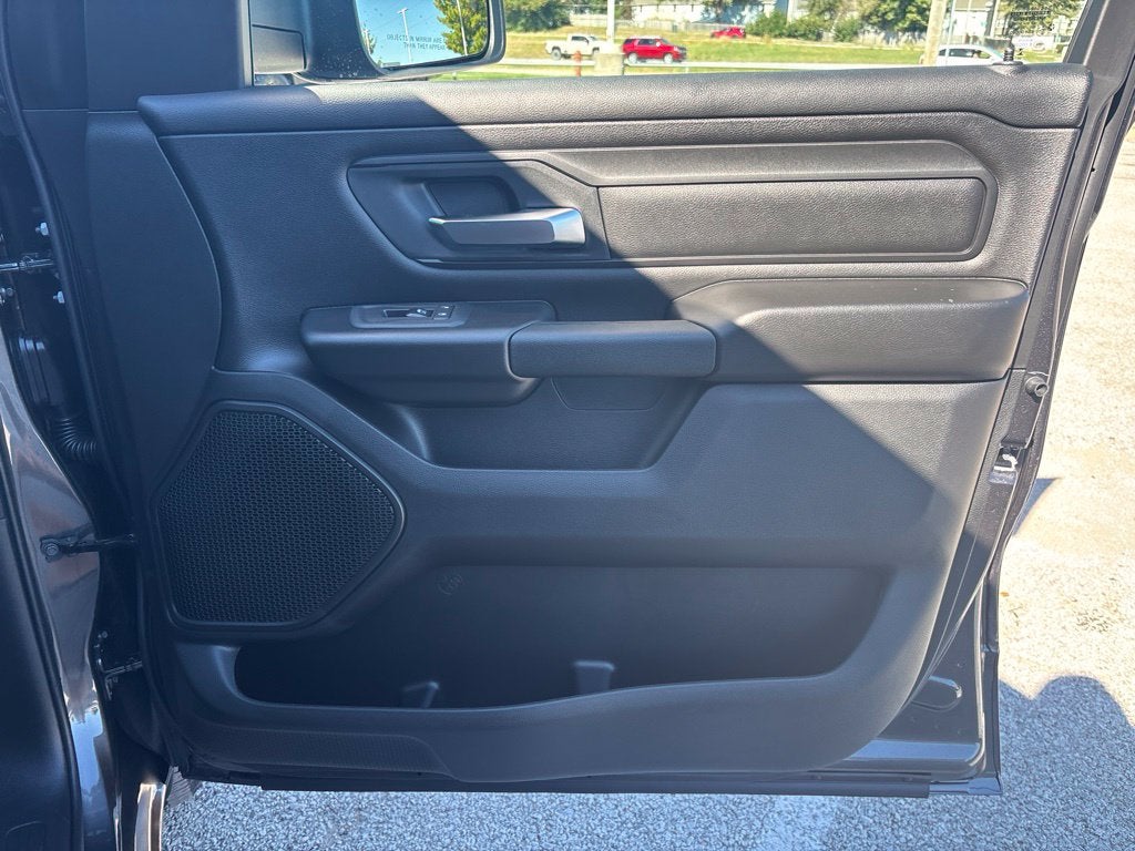2027 RAM Ram 1500 RAM 1500 TRADESMAN CREW CAB 4X4 6'4' BOX