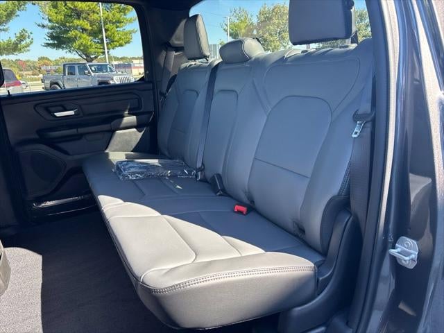 2027 RAM Ram 1500 RAM 1500 TRADESMAN CREW CAB 4X4 6'4' BOX