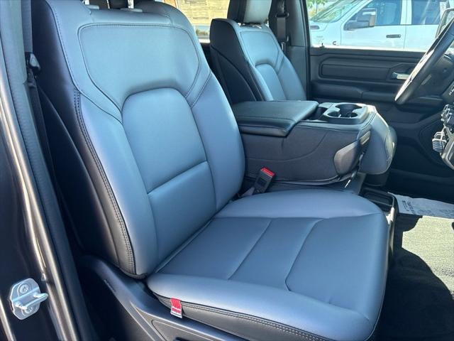 2027 RAM Ram 1500 RAM 1500 TRADESMAN CREW CAB 4X4 6'4' BOX