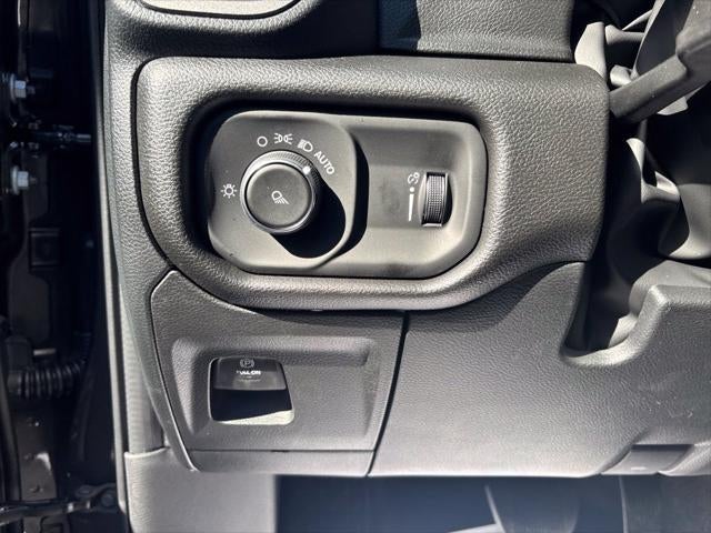 2027 RAM Ram 1500 RAM 1500 TRADESMAN CREW CAB 4X4 6'4' BOX