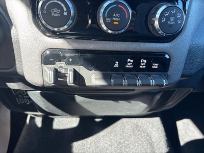 2027 RAM Ram 1500 RAM 1500 TRADESMAN CREW CAB 4X4 6'4' BOX