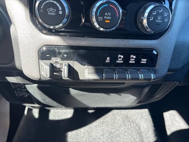 2027 RAM Ram 1500 RAM 1500 TRADESMAN CREW CAB 4X4 6'4' BOX