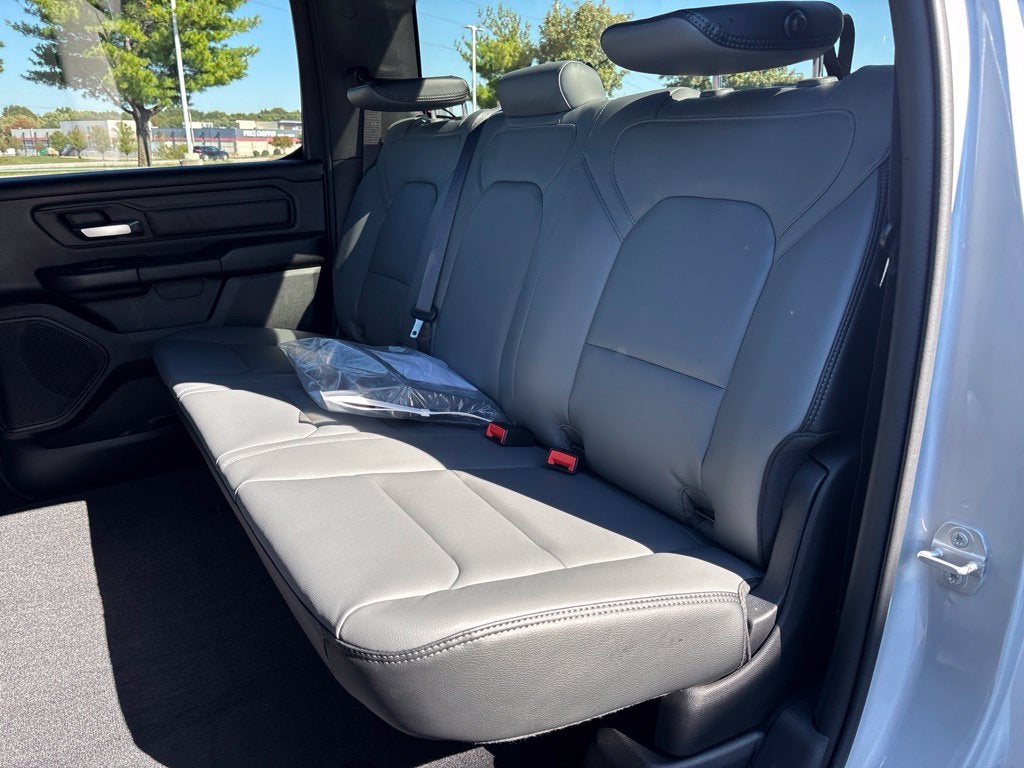 2027 RAM Ram 1500 RAM 1500 TRADESMAN CREW CAB 4X4 6'4' BOX