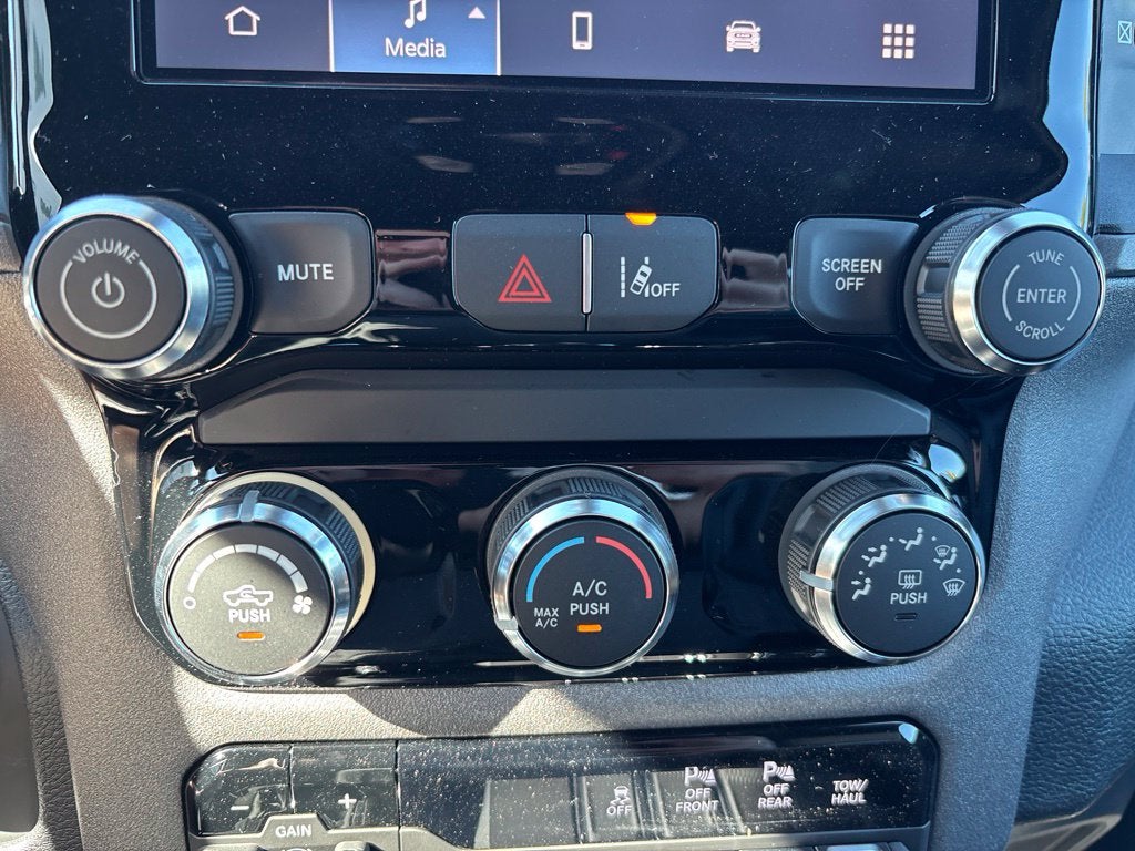 2027 RAM Ram 1500 RAM 1500 TRADESMAN CREW CAB 4X4 6'4' BOX