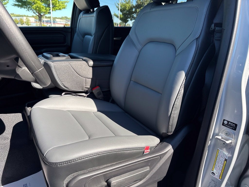 2027 RAM Ram 1500 RAM 1500 TRADESMAN CREW CAB 4X4 6'4' BOX