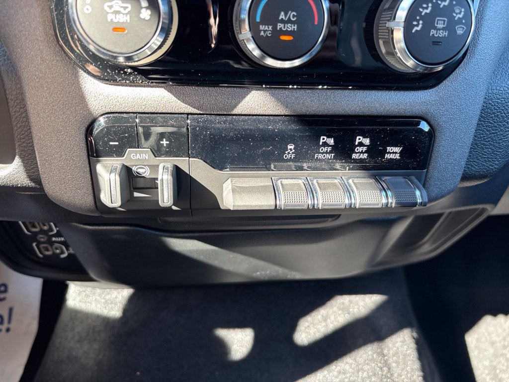 2027 RAM Ram 1500 RAM 1500 TRADESMAN CREW CAB 4X4 6'4' BOX