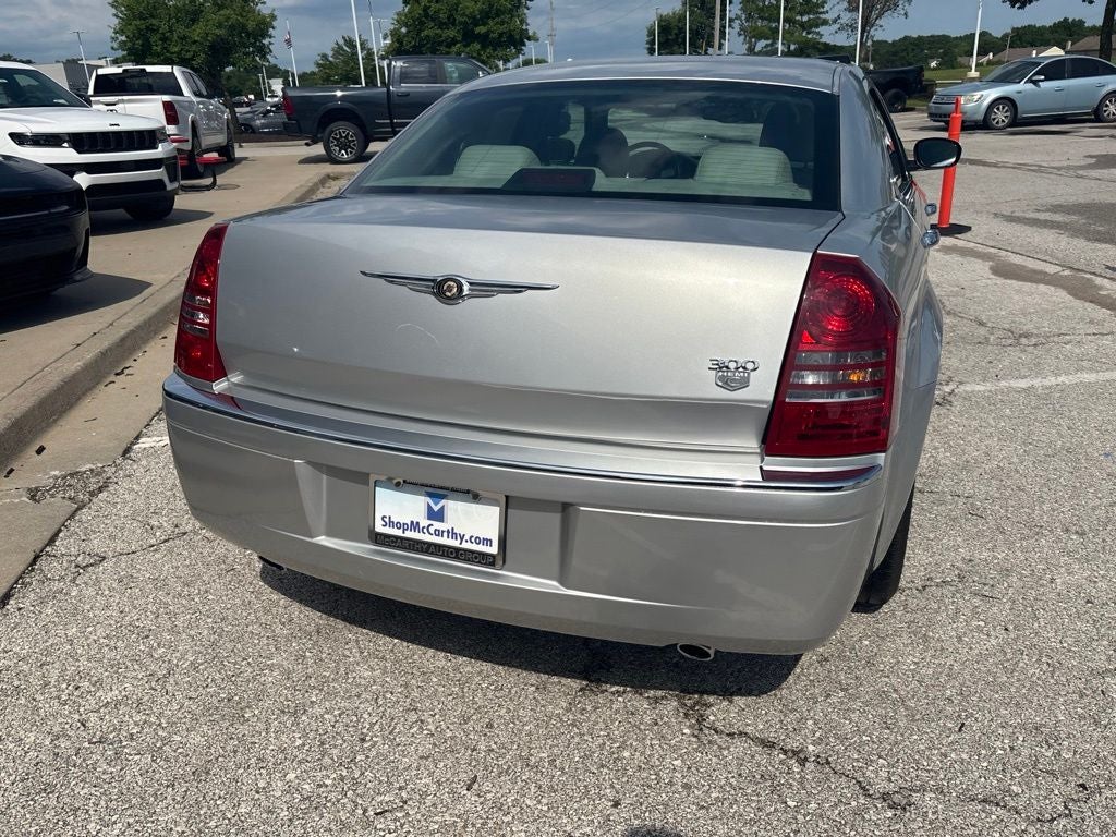 2005 Chrysler 300C Base