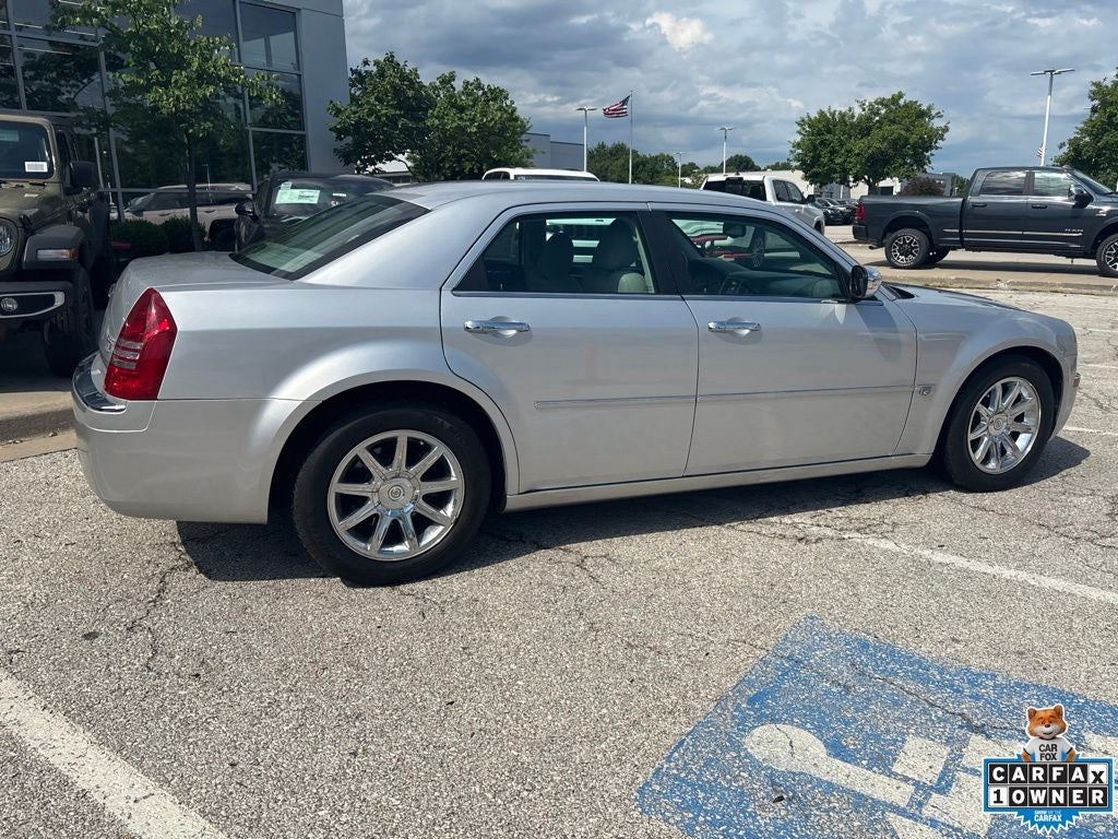 2005 Chrysler 300C Base