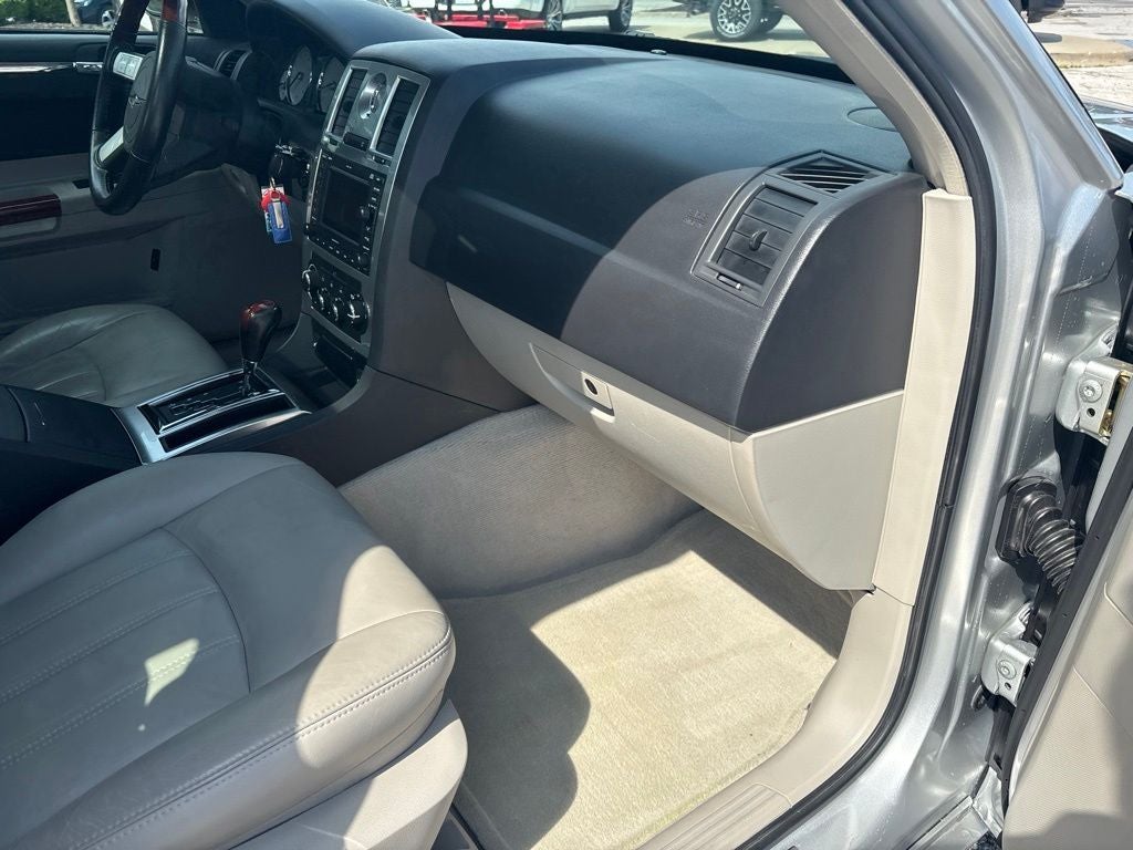2005 Chrysler 300C Base