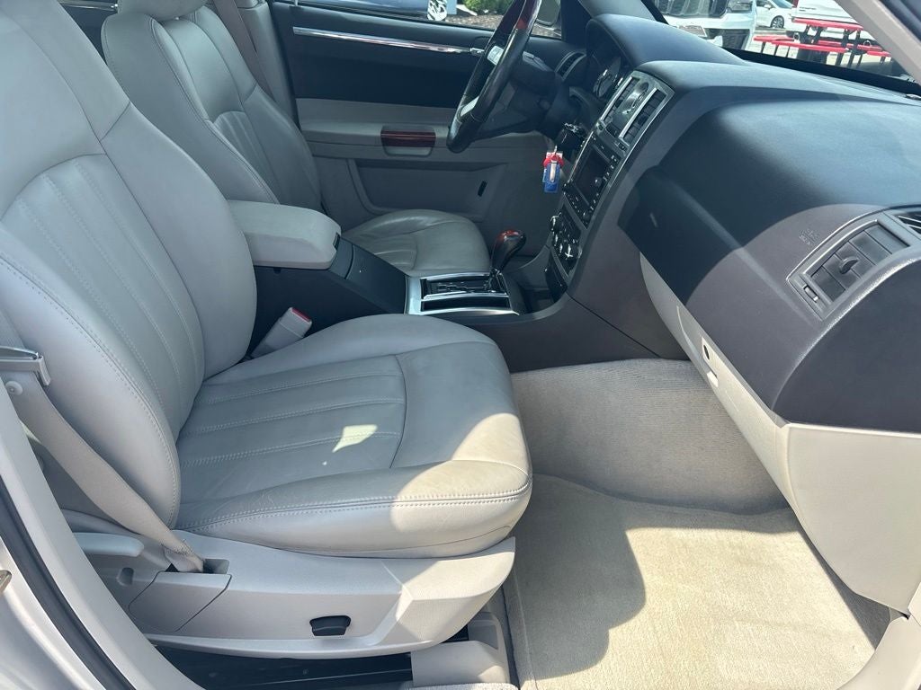 2005 Chrysler 300C Base
