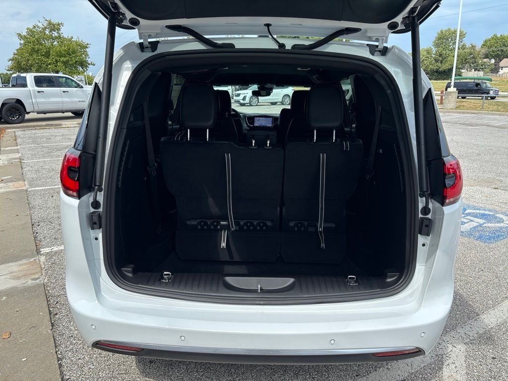 2027 Chrysler Pacifica PACIFICA SELECT