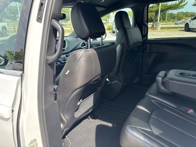 2027 Chrysler Pacifica PACIFICA SELECT