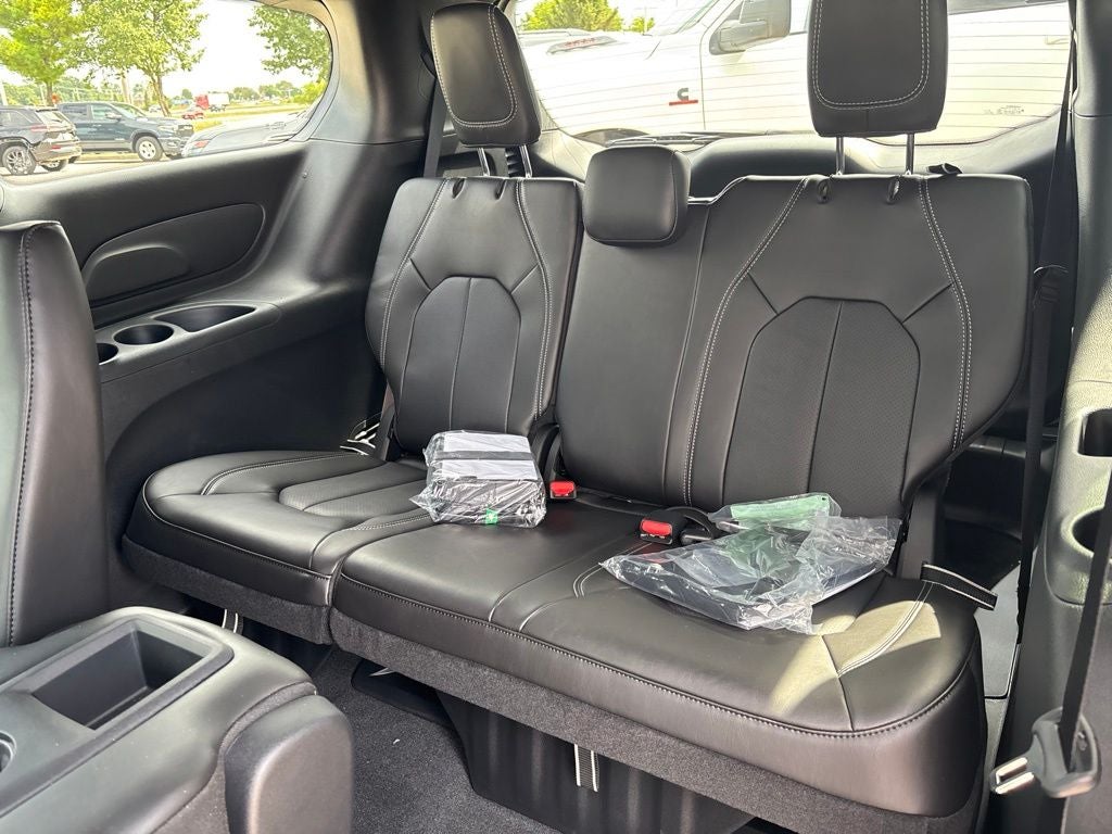 2027 Chrysler Pacifica PACIFICA SELECT
