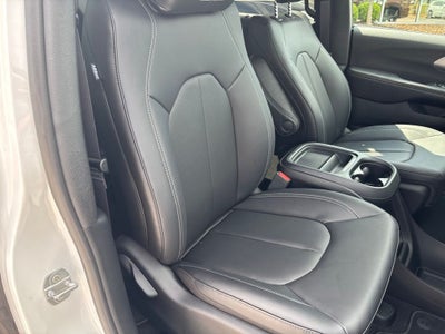 2027 Chrysler Pacifica PACIFICA SELECT