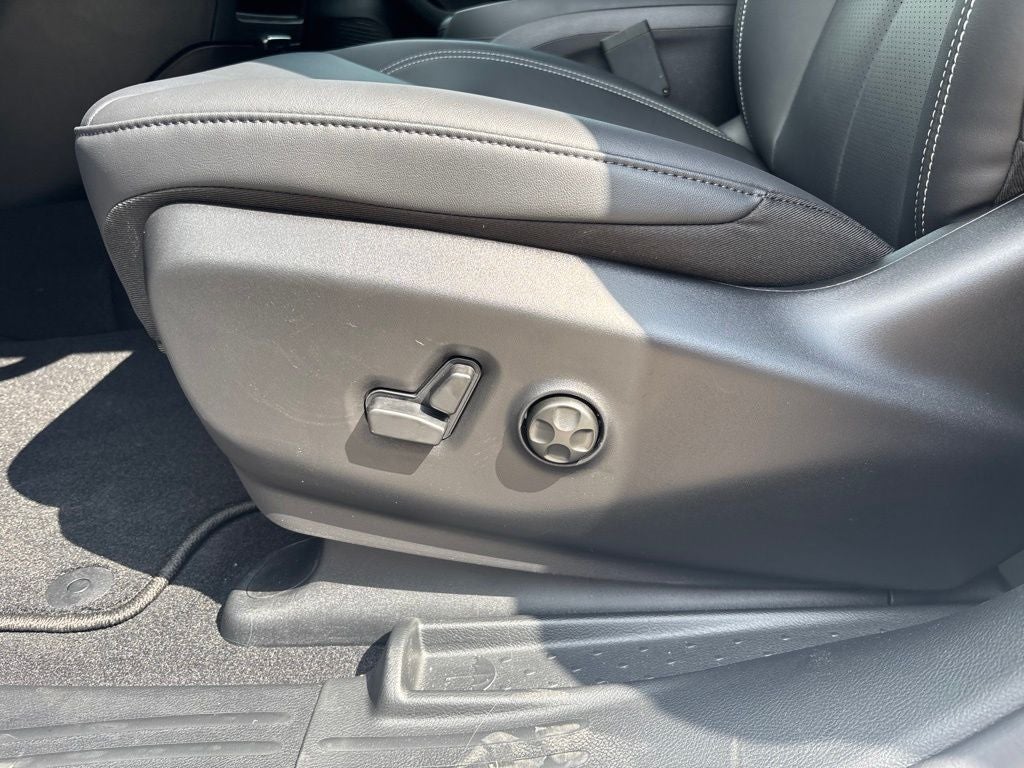 2027 Chrysler Pacifica PACIFICA SELECT