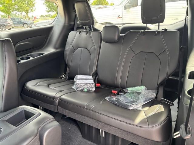 2027 Chrysler Pacifica PACIFICA SELECT