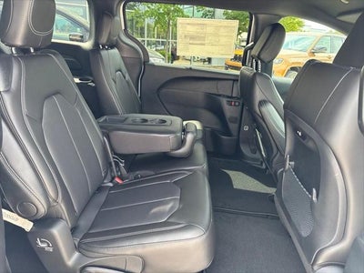 2027 Chrysler Pacifica PACIFICA SELECT