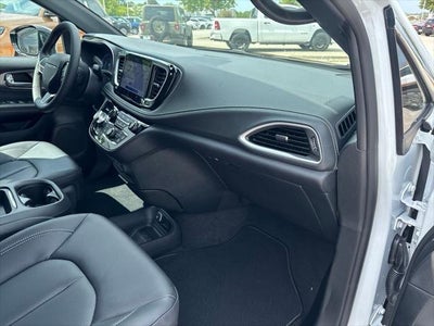 2027 Chrysler Pacifica PACIFICA SELECT