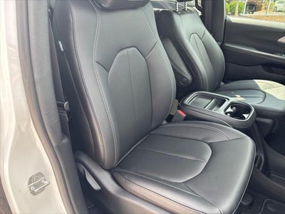 2027 Chrysler Pacifica PACIFICA SELECT