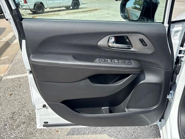 2027 Chrysler Pacifica PACIFICA SELECT