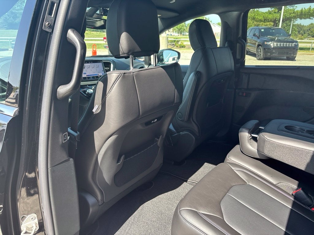 2027 Chrysler Pacifica PACIFICA SELECT